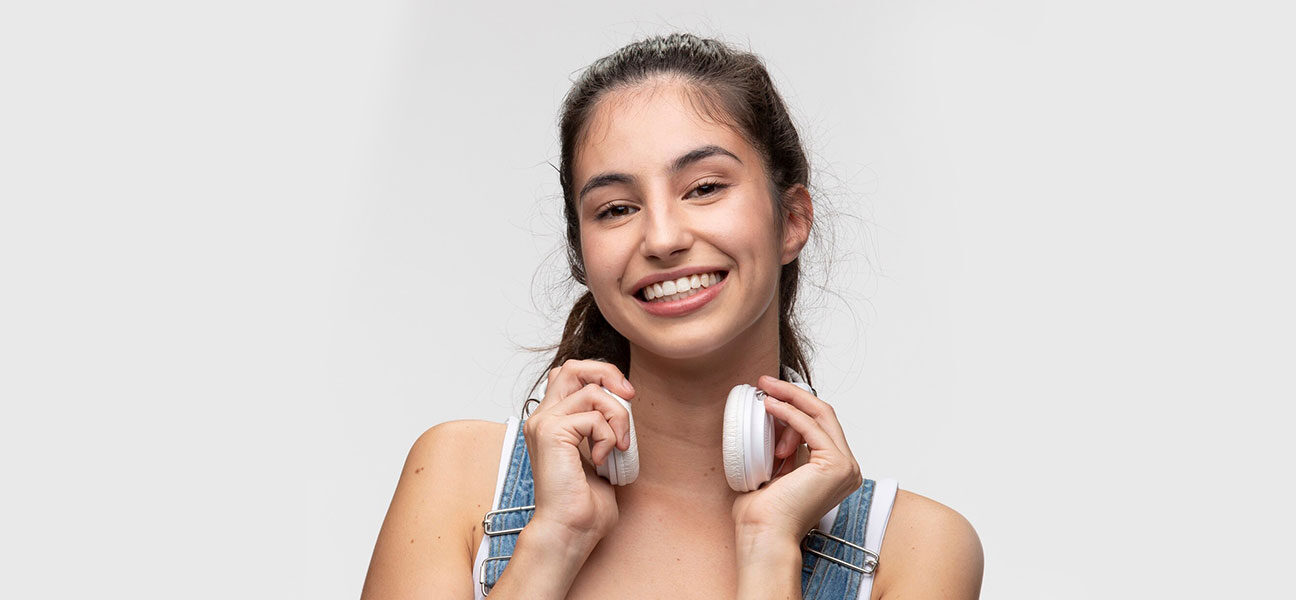 A Guide to Dental Troubles: Treating Cracked, Broken, or Lost Teeth